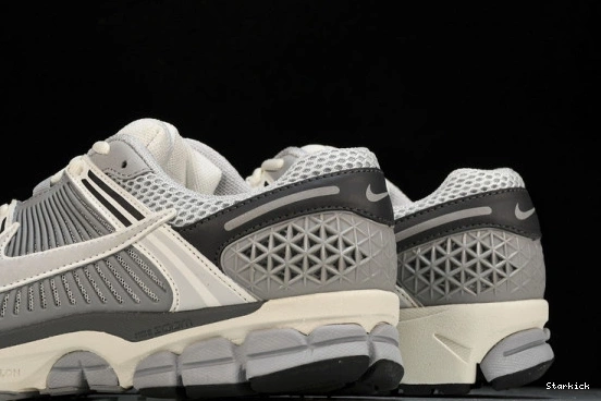  Vomero Vast Zoom  5 BV1358-001 Nike Grey 1012